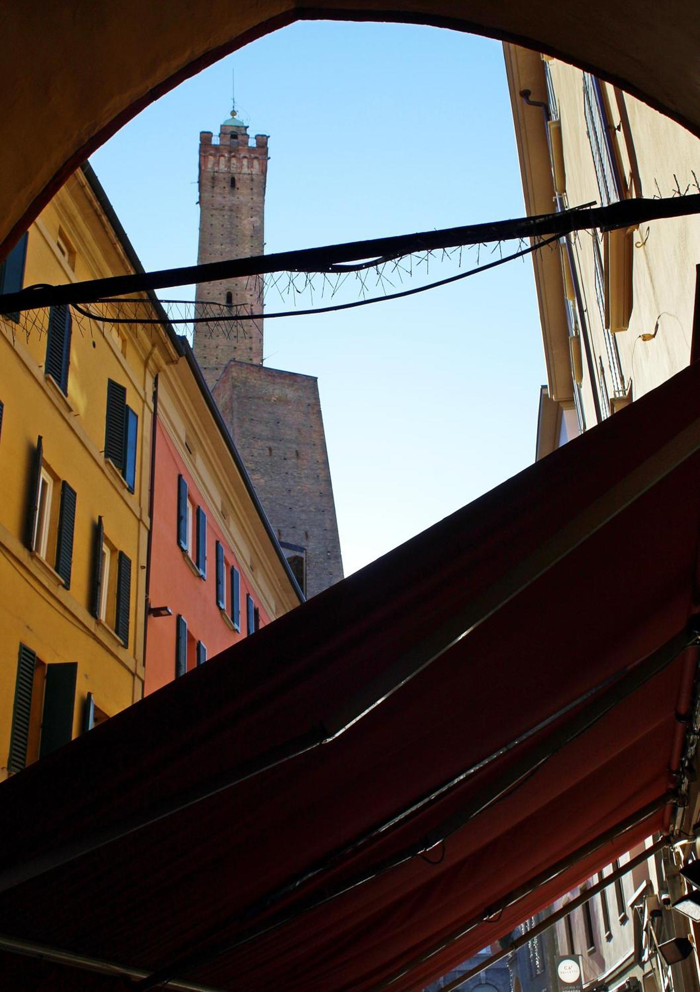 Appartamento Alle Due Torri Bologna Luaran gambar