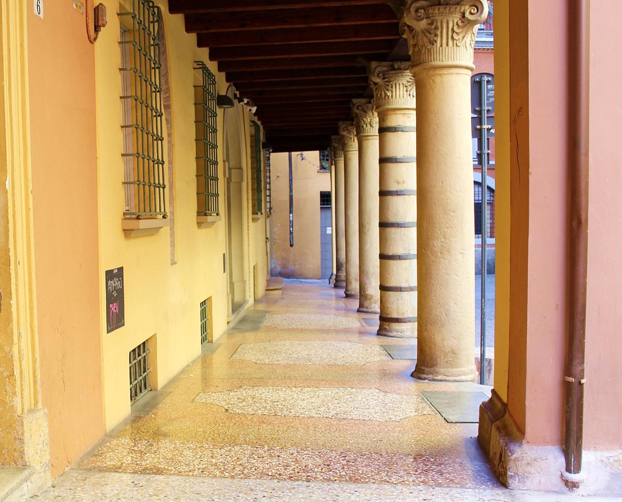 Appartamento Alle Due Torri Bologna Luaran gambar